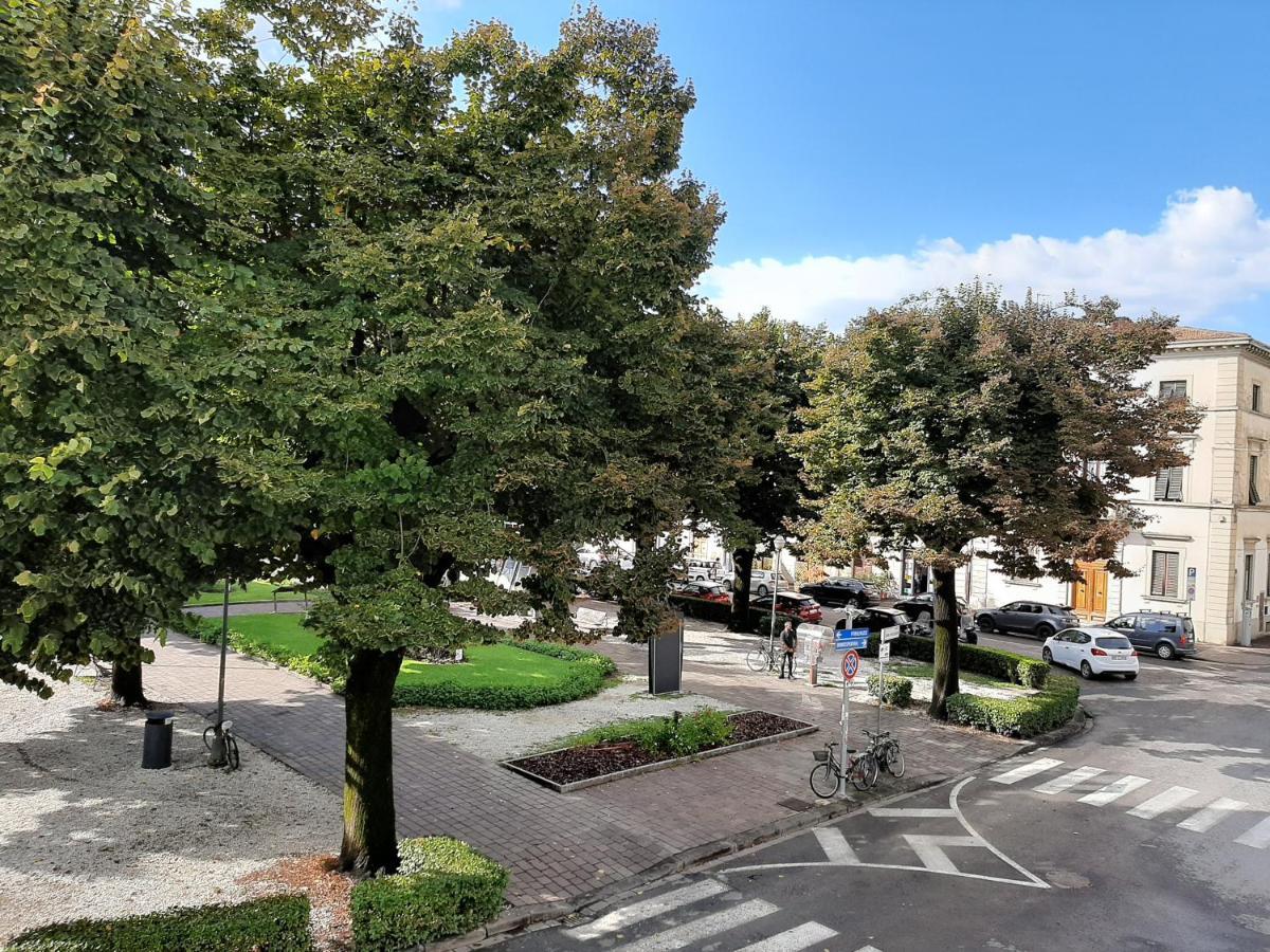 Affittacamere Stazione אמפולי מראה חיצוני תמונה
